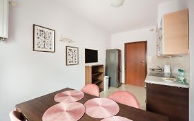 Wola Sunshine Apartment Free Parking